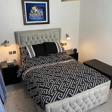 Sanzzy Room London